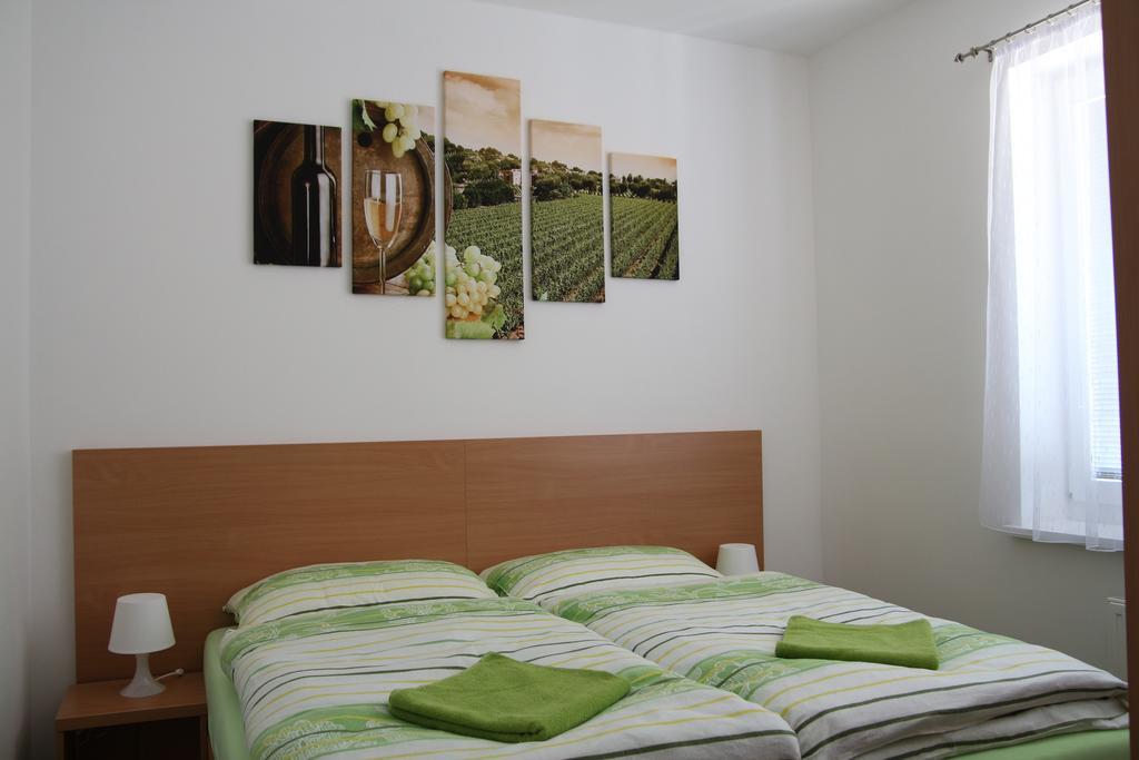Penzion Bobule Stare Mesto  Rum bild
