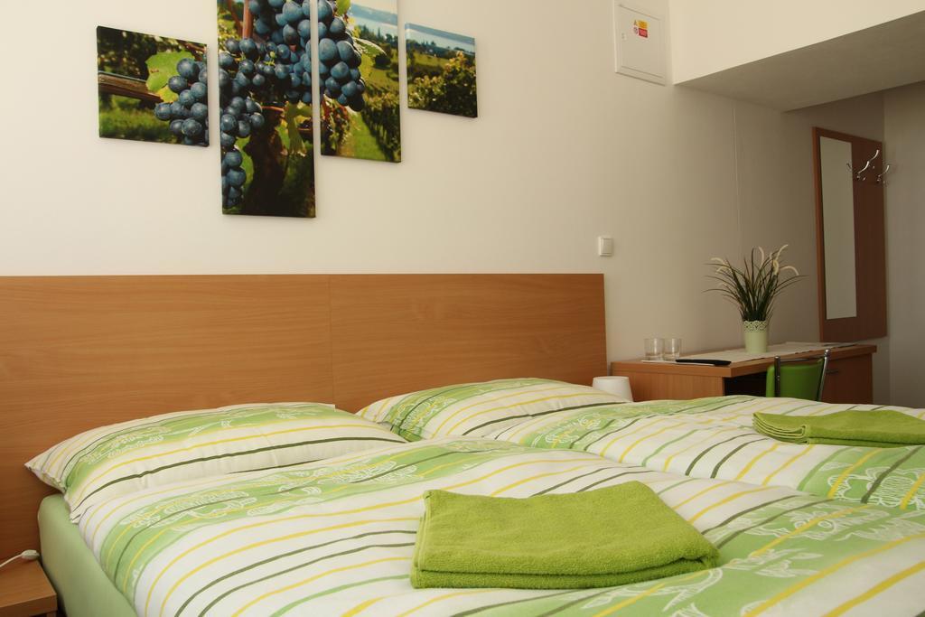 Penzion Bobule Stare Mesto  Rum bild
